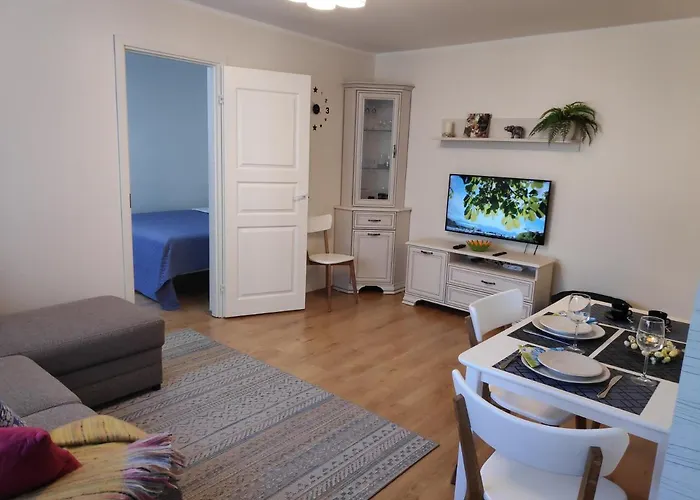 Jakobi Guest * Reval