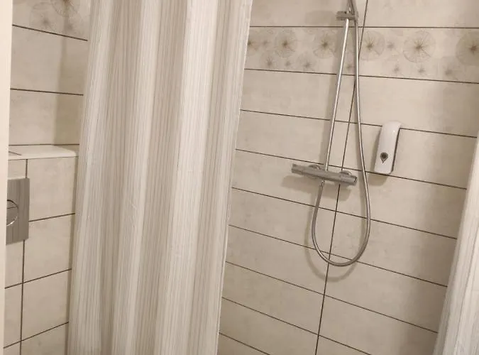 Jakobi Guest * تالين